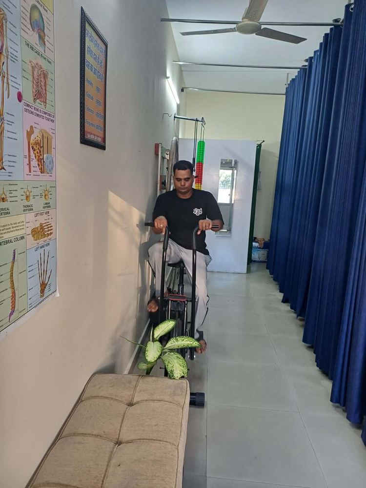 Rowing machine upper body conditioning at Hi-Tech Physiotherapy Dehradun